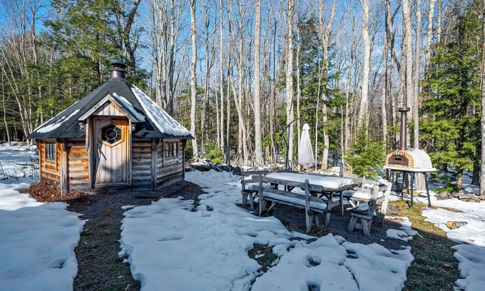 Maplecrest House | Windham Chalet with BBQ Hut, Pizza Oven and Hot tub