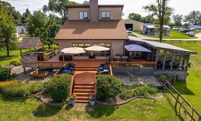 Lake Catherine House | Windjammer, Lakefront Home-Away-From-Home!