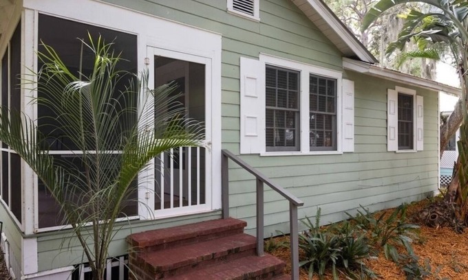 Indian Beach Sapphire Shores House | Windsor Bungalow Retreat- come for work and relaxation
