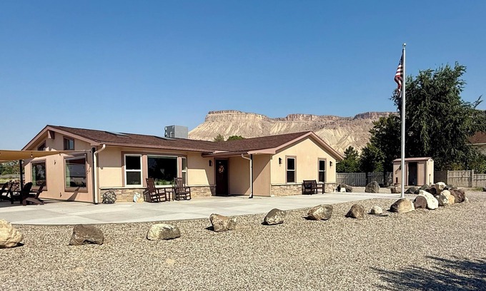 Palisade House | Wine Country Escape - 3 BR/2 BA Retreat - Orchard, Mountain Views & Large Patio