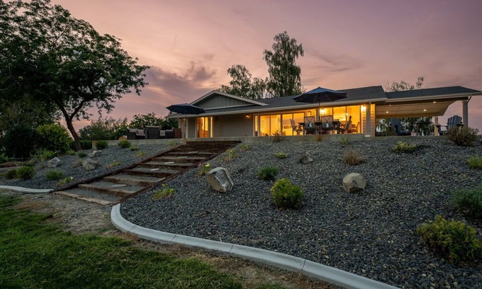 Prosser House | Wine Country River Front Paradise with Private Dock
