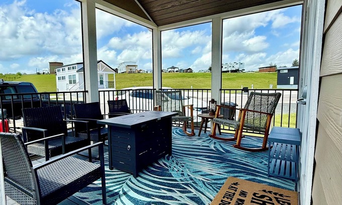 Fredericksburg House | Wine country tiny home next to Luckenbach in upscale resort full of amenities!