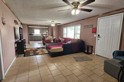 Burkesville House | Wine Knot at The Holler