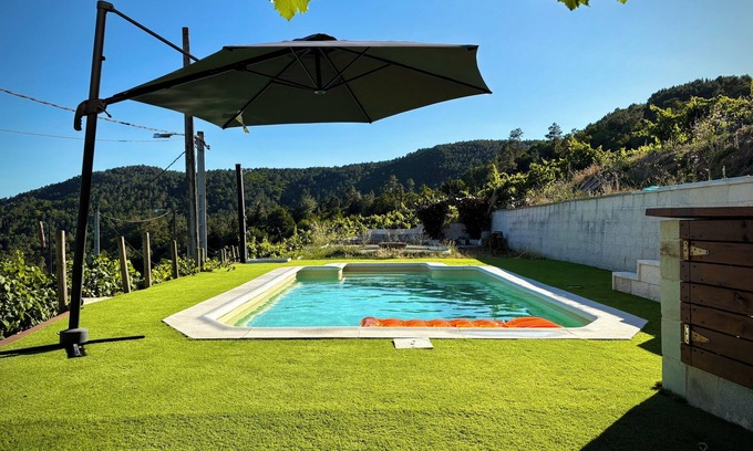 A Peroxa Cottage | Wine Lodge Ribeira Sacra. A refuge between vineyards and mountains.