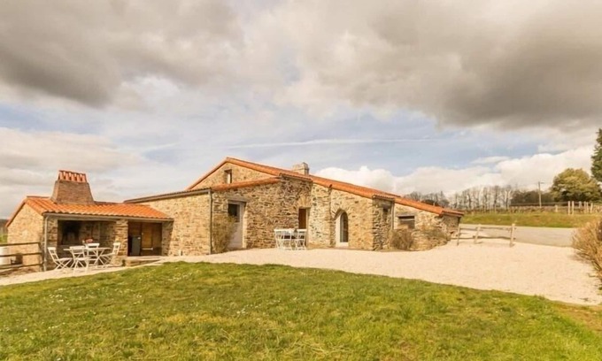 Le Cellier Cottage | Winemakers' house with garden, Wifi, pets allowed