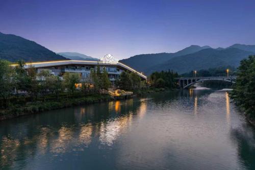 Emeishan Hotel | Wingate by Wyndham Emeishan Scenic Spot