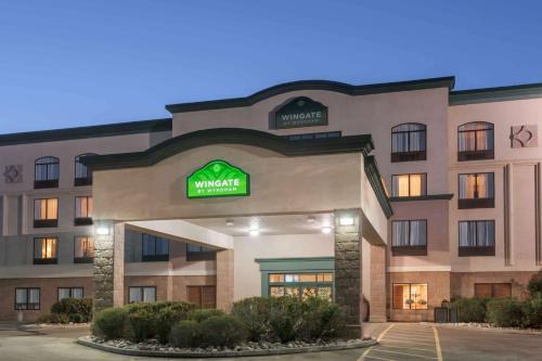 West Edmonton Hotel | Wingate by Wyndham - Edmonton West