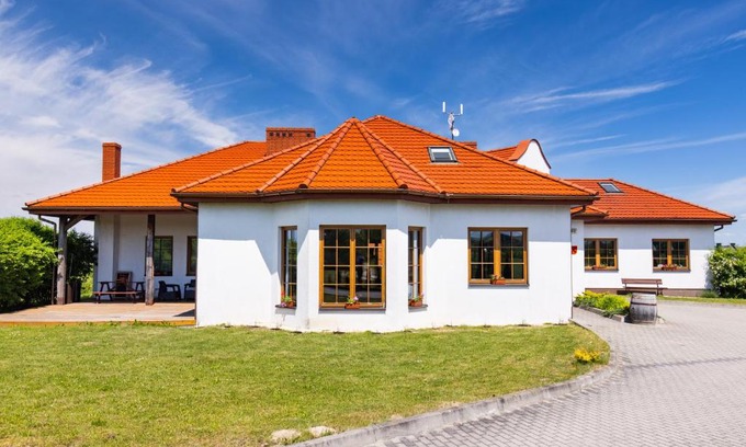 Busko-Zdroj House | Winnica Zbrodzice