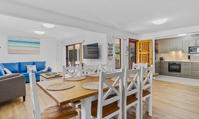 Tomakin House | Winnies on Sunpatch. Gorgeous, pet friendly home in fantastic location
