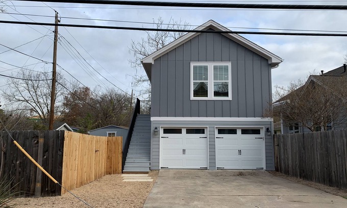 Crestview Apartment | Winstead Walkup - North Central Austin, Crestview
