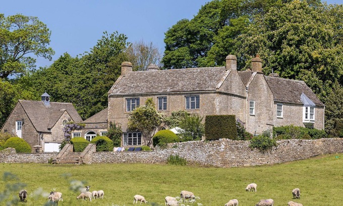 Elkstone Cottage | Winstone Glebe House - sleeps 12 guests in 6 bedrooms