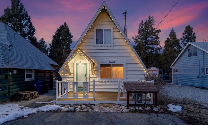 Big Bear City Cabin | Winter fun in the mountains! Bring your pup, stay to play & enjoy the clean air!