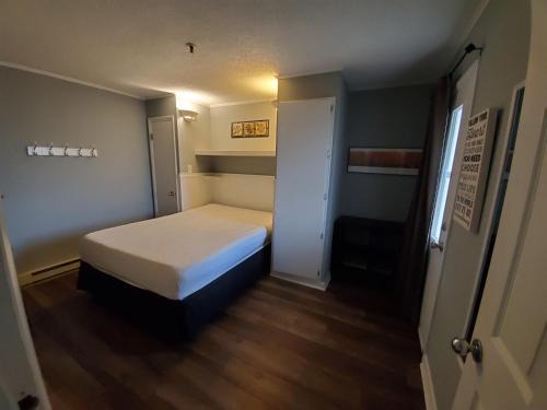 Ghent Apartment | Winterplace Condo Ski in Ski out E103