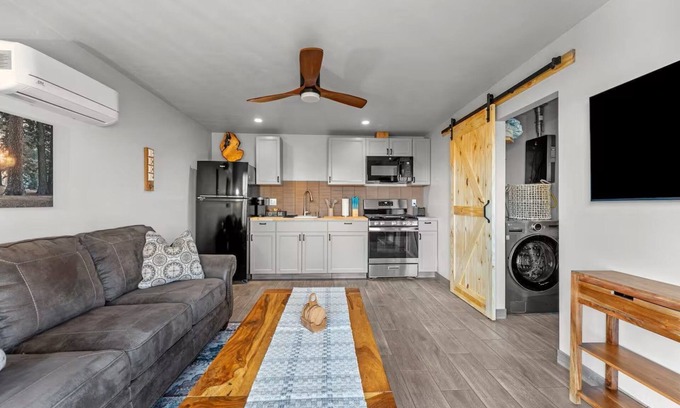 Wickenburg House | Winters Oasis Bungalow and stalls
