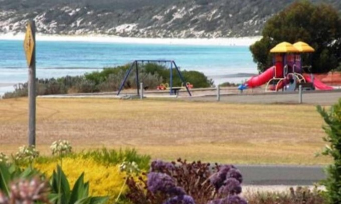 Emu Bay Cottage | Wintersun Holiday Cottages | Emu Bay | King George