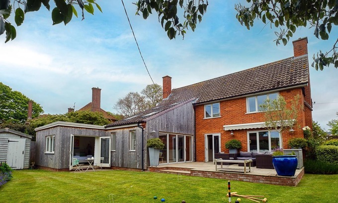 Aldeburgh Cottage | Winton Lodge - sleeps 10 guests in 5 bedrooms