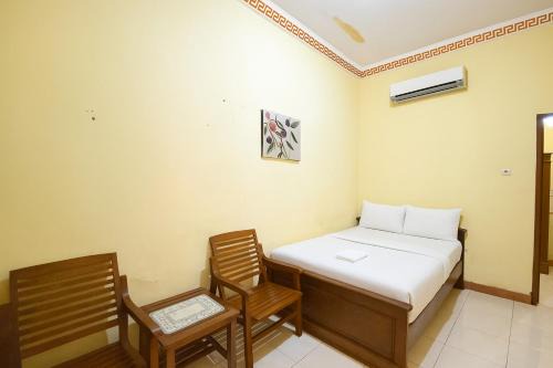 Sidoarjo Hotel | Wisma Kartini Syariah near Alun Alun Sidoarjo RedPartner