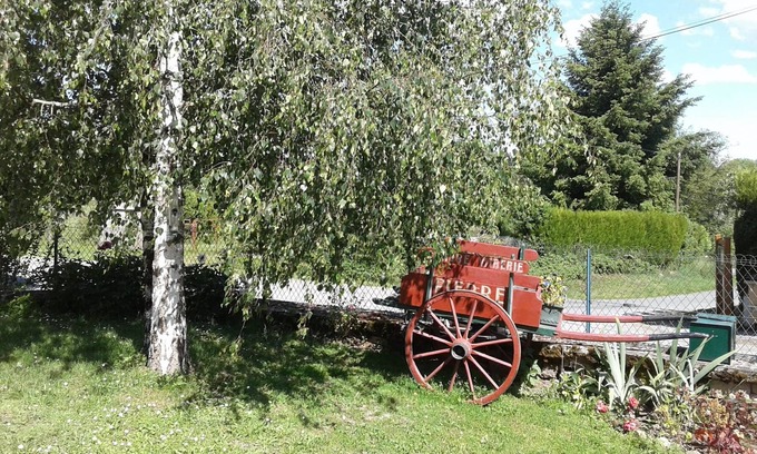 Dompierre-les-Eglises Apartment | Wisteria Cottage suitable for 3 adults.