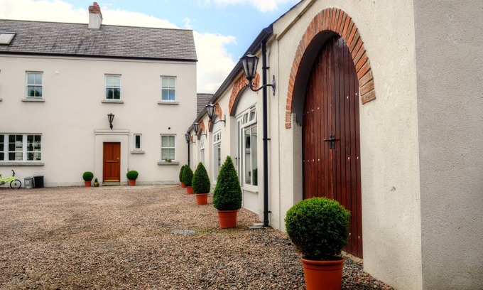 Craigavon House | With options for hot tub, barbecue/pizza barn and fire brazier.