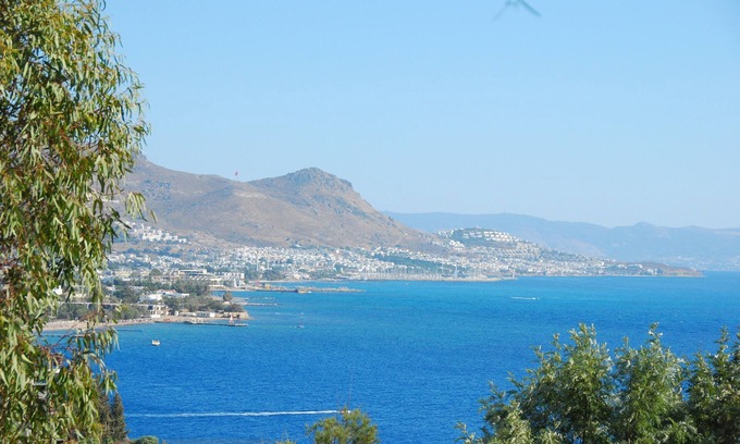 Kadıkale Apartment | With sea view to the island of Kos, large pool, gardens