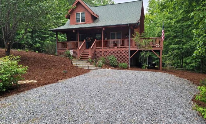Vein Mountain House | WNC is welcoming visitors back! The mountains are calling you to come!