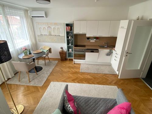 Neunkirchen Apartment | Wohnen bei frau tinz - Studio - Bahnhof- und Zentrumsnähe