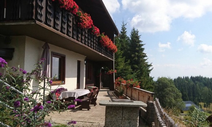 Albeck Condo | Wohnen mit Blick Über die Berge