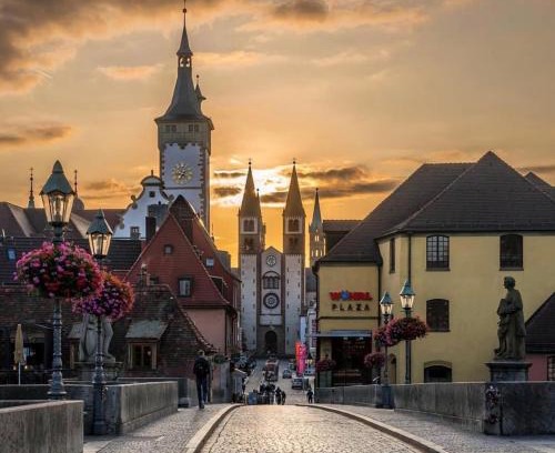 Wuerzburg Apartment | Wohnung Alte Mainbrücke - GRATIS KAFFEE - NETFLIX - BALKON