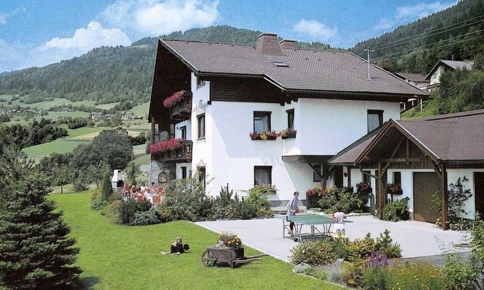 Agsdorf Apartment | Wohnung Nr. 3 oder 4 by Interhome