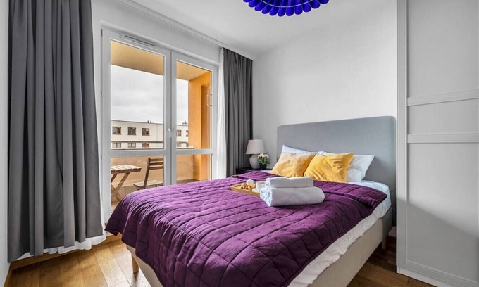 Wola Apartment | Wola Tower - 60m2, Balcony & View, Parks by Rentujemy
