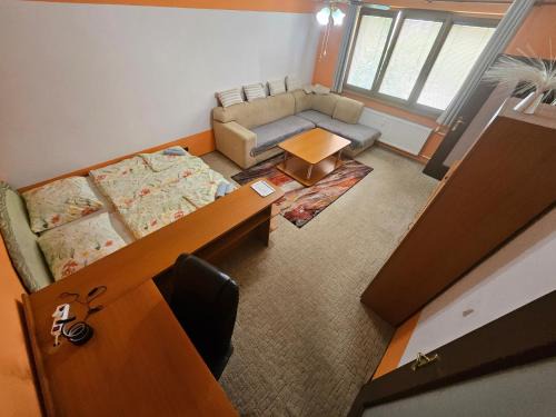 Povazska Bystrica Apartment | WOLF APARTMAN Luxusné a pokojné ubytovanie s plochou TV a optickým internetom priamo v Považskej Bystrici Tichá lokalita s bezplatným parkovaním Všade blízko Vhodné pre jednotlivcov rodiny pracovné cesty turistiku aj oddych Plne vybavená kuchyňa