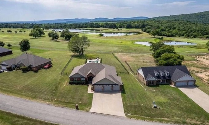Summerfield House | Wolf Mountain Escape!