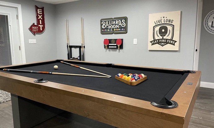 Black Wolf House | WolfDen Getaway-Winnebago Channel
