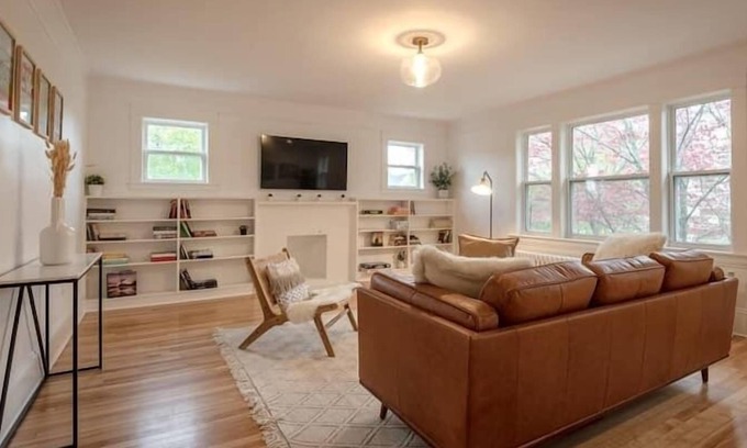 Wolfville House | Wolfville Downtown near Acadia - Modern Suite with Parking