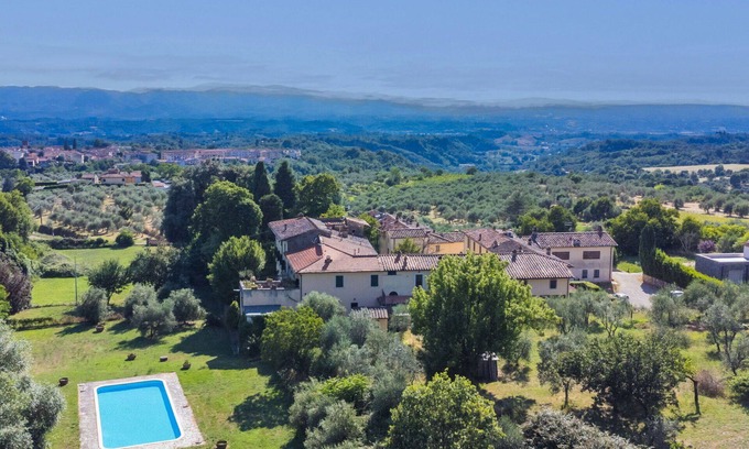 Castelfranco di Sopra Villa | Wonderful private villa with private pool, WIFI, TV, patio, pets allowed and panoramic view
