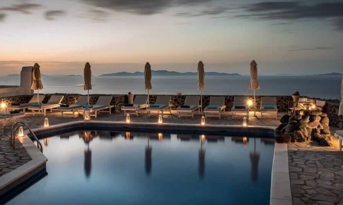 Finikia Apartment | Wonderful 1BR Suite Near Oia Naval Museum