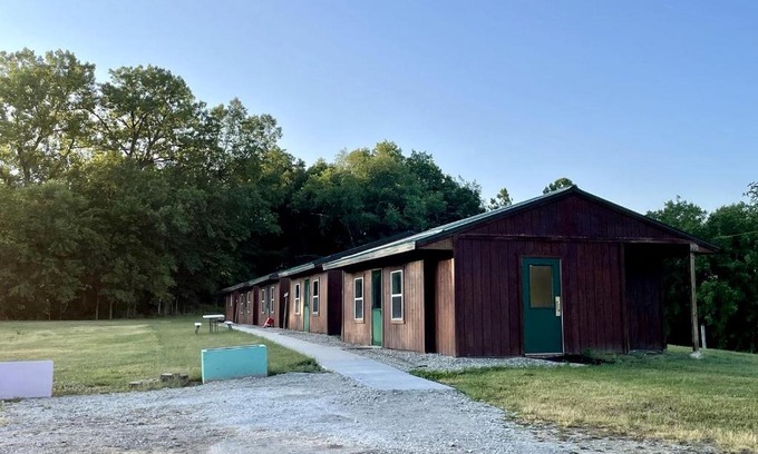 Moscow House | Wonderful Cabin that Sleeps 12 near the Cedar River in Letts, Iowa