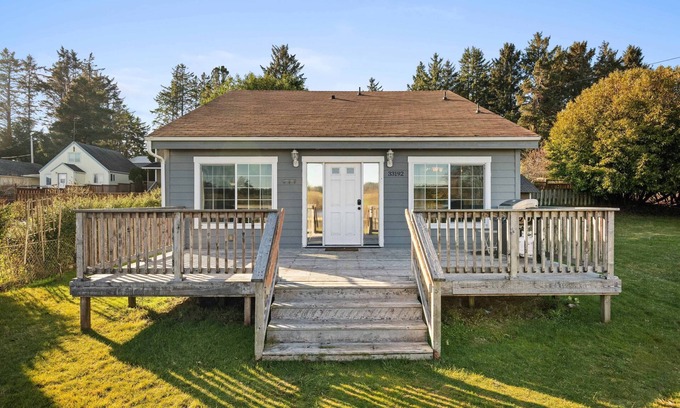 Warrenton House | Wonderful Coastal Retreat, Across From Park and Sunset Lake, 3/4 Mile to Golf and Sunset Beach