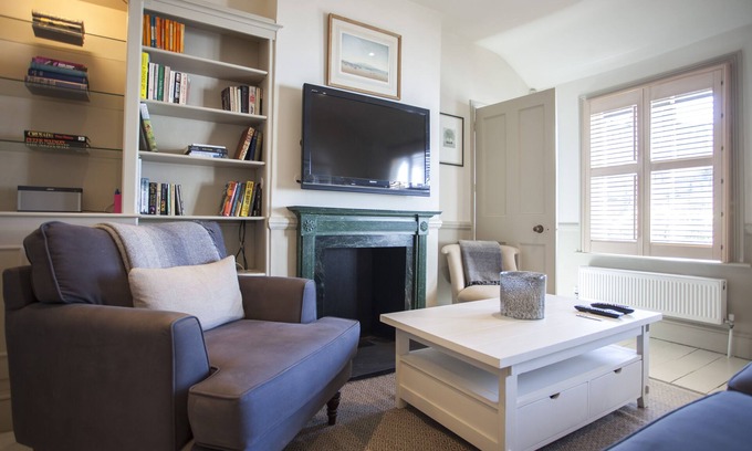 Queen's Gate Apartment | Wonderful Gloucester Road/Hyde Park 2bed/1.5bath Mews House