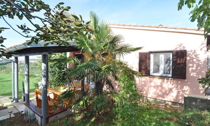 Pomer House | Wonderful holiday home with terrace and barbecue area