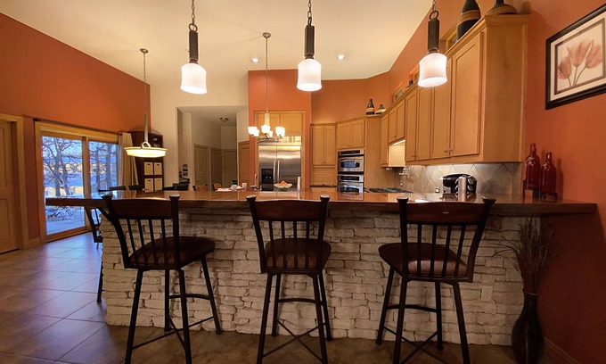 Bartonville House | Wonderful home on tree covered 2 acre estate