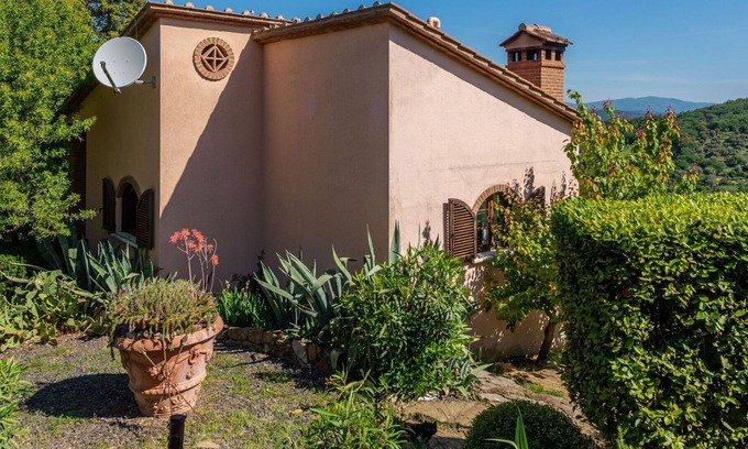 Scarlino Villa | Wonderful private villa for 4 people with WIFI, TV, terrace, pets allowed and parking