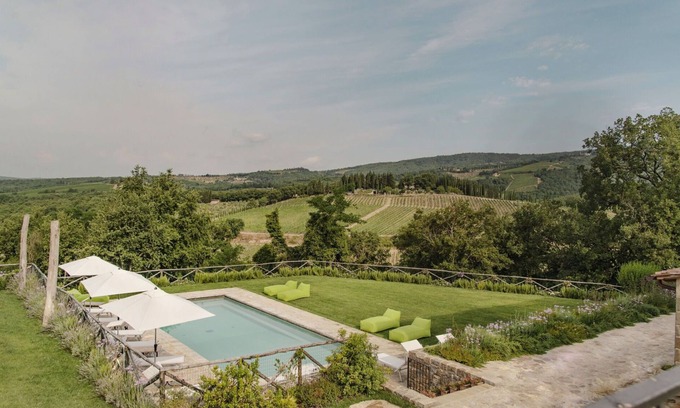 Radda in Chianti Villa | Wonderful private villa with WIFI, A/C, private pool and parking, close to Greve In Chianti