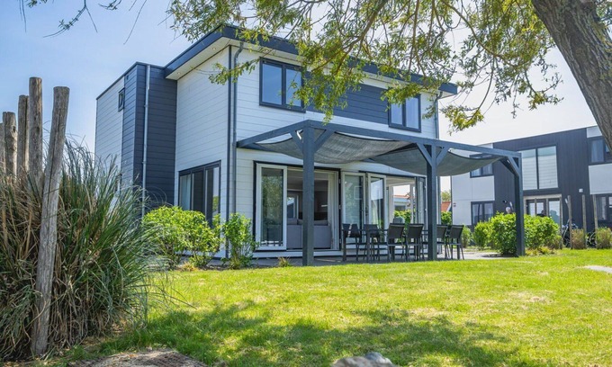 Oost-Graftdijk House | Wonderful private villa for 10 people with pool, WIFI, TV and terrace