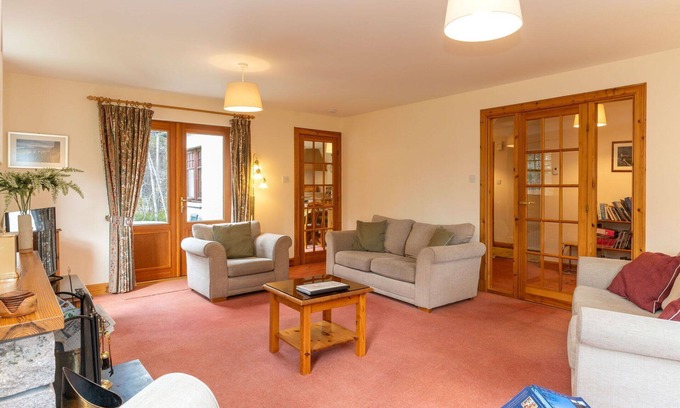 Nethy Bridge Villa | Wonderful private villa for 8 people with WIFI, TV, patio and parking