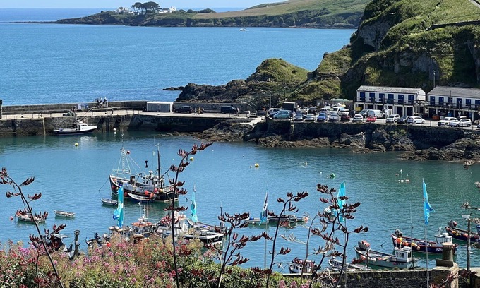 Mevagissey House | Wonderful private villa for 4 guests with WIFI, TV, terrace and pets allowed