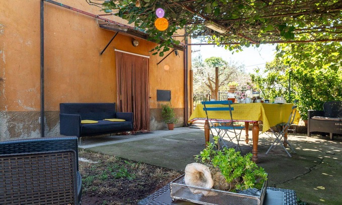 Pitigliano House | Wonderful private villa for 5 guests with A/C, WIFI, TV, patio, pets allowed and parking