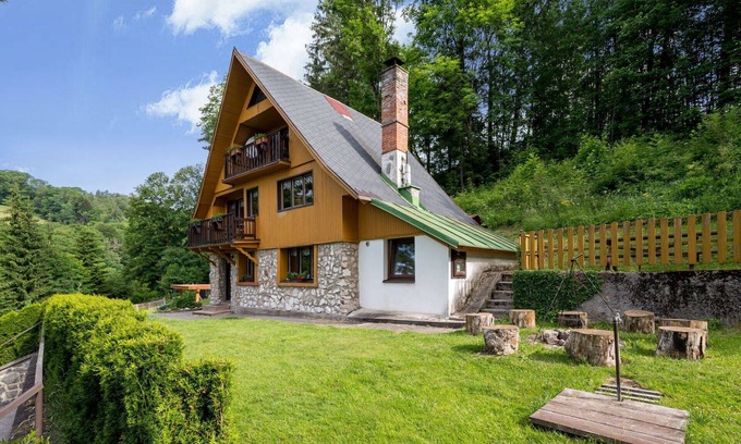 Benecko House | Wonderful private villa for 6 people with WIFI, TV, patio, pets allowed, panoramic view and park.