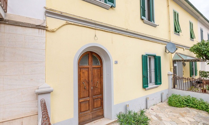 Follonica House | Wonderful private villa for 7 people with A/C, WIFI, TV, patio and parking