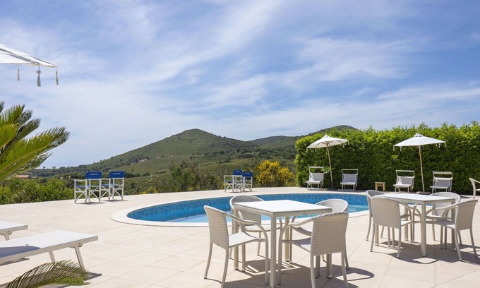 Itri Villa | Wonderful private villa for 11 guests with A/C, pool, WIFI, TV, patio, pets allowed and parking